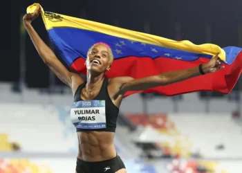 Yulimar Rojas logra su tercer Diamante; luego retó a Chase Ealey a jugar tenis de mesa