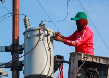Corpoelec y cuadrillas de Fundanagua sustituyen transformadores en Brisas de Carabobo I y La Campiña II