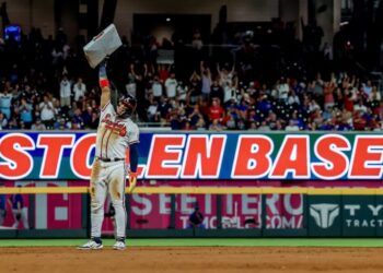 Ronald Acuña Jr. se convirtió en el primero en sacar 40 jonrones y estafar 70 bases en la historia de la MLB