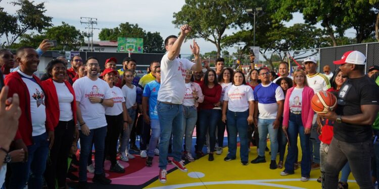Alcalde Fuenmayor inauguró Plaza Ezequiel Zamora en la parroquia Miguel Peña de Valencia