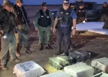 FANB incautó 455 kilos de cocaína en una avioneta sin identificar que aterrizó en Falcón