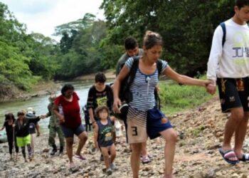Costa Rica registra el paso de más de 300.000 migrantes y declara emergencia nacional