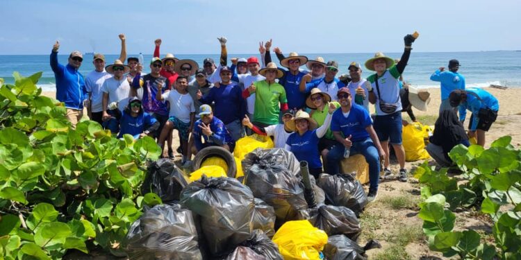 Más de 2.400 kilos de desechos sólidos recolectaron trabajadores de Empresas Polar en el Día Mundial de las Playas 2023