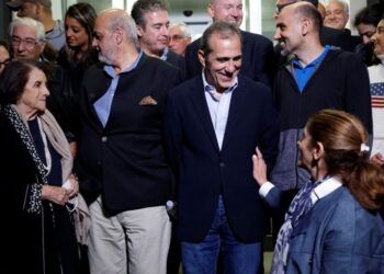 Los cinco estadounidenses liberados por Irán en un intercambio de prisioneros llegan a EE UU