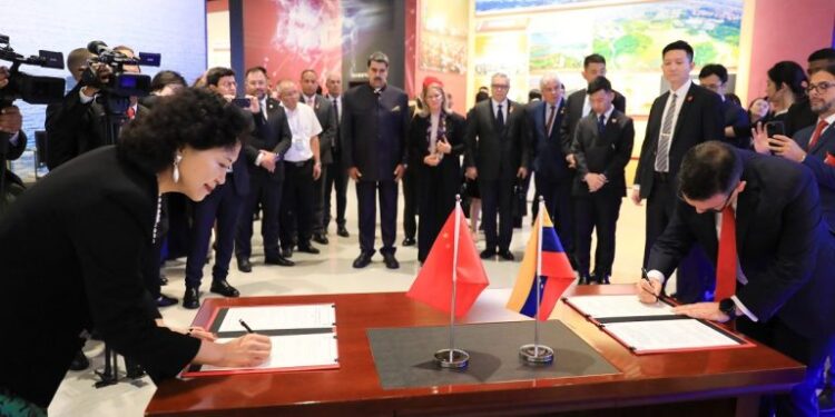 Maduro abordó en China la diversificación económica venezolana