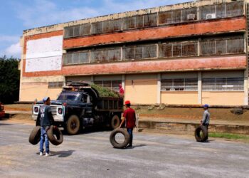 De acuerdo a boletín de prensa: Gobernación de Carabobo avanza en la rehabilitación de más de 1.473 escuelas de la entidad