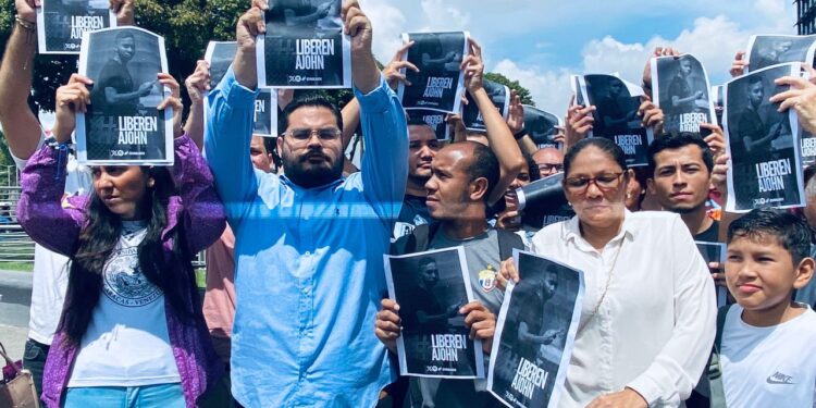Estudiantes de la UCV y familiares de Jhon Álvarez exigen su liberación inmediata