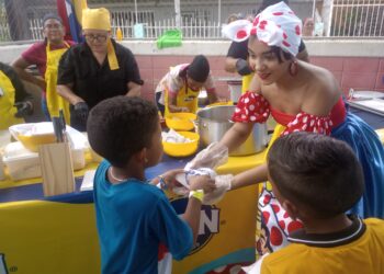 La marca P.A.N. inició celebración del mes de la arepa con vecinos de Los Guayos