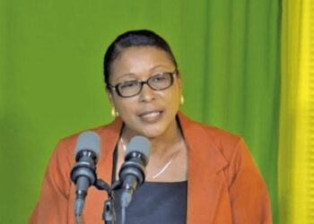 Dominica elige a Sylvanie Burton como primera mujer e indígena jefa de Estado