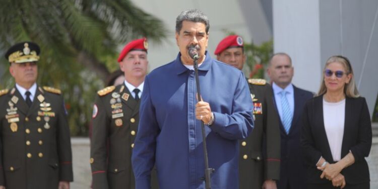 Maduro al retornar a Venezuela: «Se han abierto las puertas para una etapa esplendorosa en las relaciones con China»