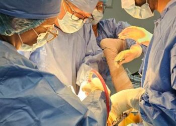 Con total éxito se colocó por primera vez en Venezuela vástago femoral cementado tecnología Smith and Nephew americana