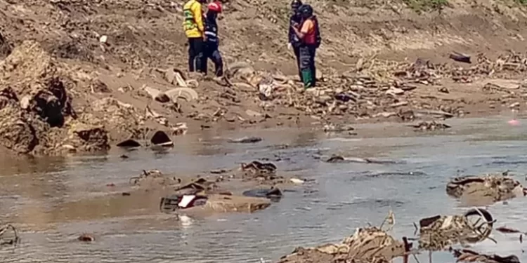 Hallan sin vida a adulto mayor que había sido arrastrado por un canal en Las Parcelas del Socorro