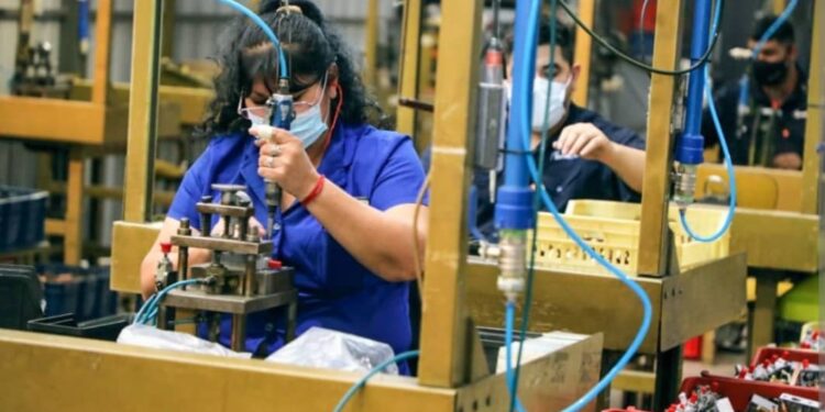 Participación del sector privado ayudaría a mejorar calidad, cantidad y continuidad de los servicios públicos