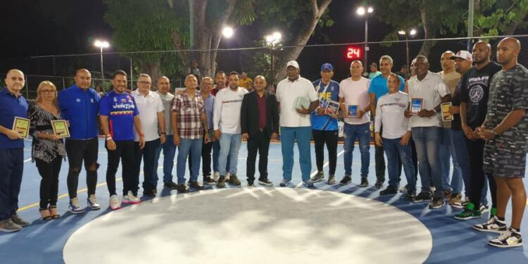Jugadores recibieron reconocimiento durante inauguración de la 1ra Copa Héroes de Portland en el Club Cubano