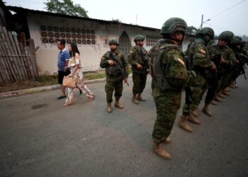 Abren los centros de votación en Ecuador para elección presidencial entre González y Noboa
