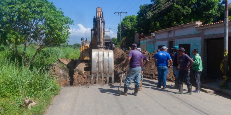 Alcaldía de Guacara avanza con la rehabilitación de la red de aguas servidas en comunidades del sur en trabajo conjunto con Hidrocentro