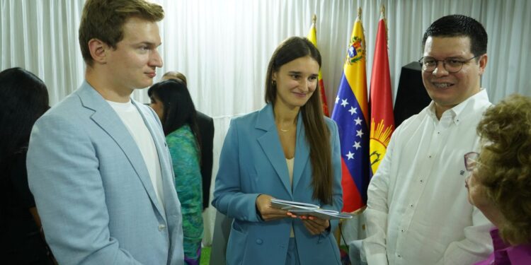 Alcalde Fuenmayor presentó Cuadernillos Patrimoniales de Valencia número 3, 4 y 5 en la vigésima edición de la Filuc