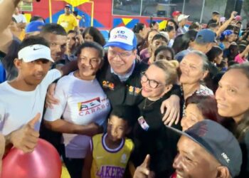 Alcalde Fuenmayor reinauguró cancha deportiva Los Girasoles en la parroquia Miguel Peña de Valencia