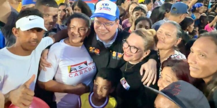 Alcalde Fuenmayor reinauguró cancha deportiva Los Girasoles en la parroquia Miguel Peña de Valencia