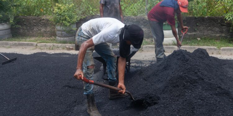 Alcaldía de Guacara colocó 182 toneladas de asfalto la semana pasada