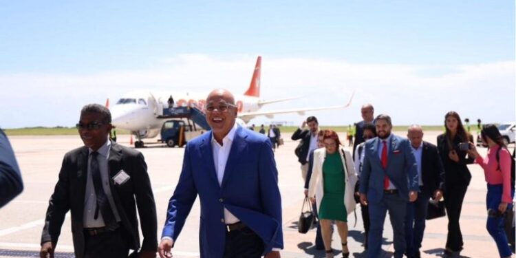 Delegación oficialista llegó a Barbados para retomar diálogo con la oposición venezolana