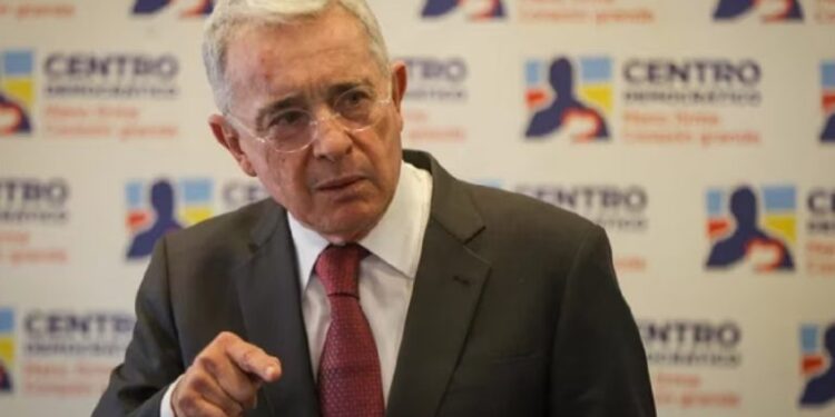 Uribe sobre caso que puede llevarlo a juicio:»No hay un solo elemento de prueba» contra mí