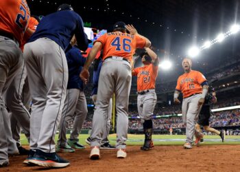 Un cuadrangular de Altuve le dio el tercer triunfo a los Astros (vídeo)