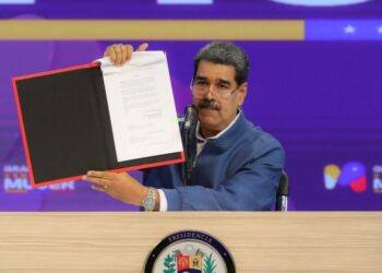 Maduro ordena a la banca destinar 15 % de la cartera de créditos a las mujeres
