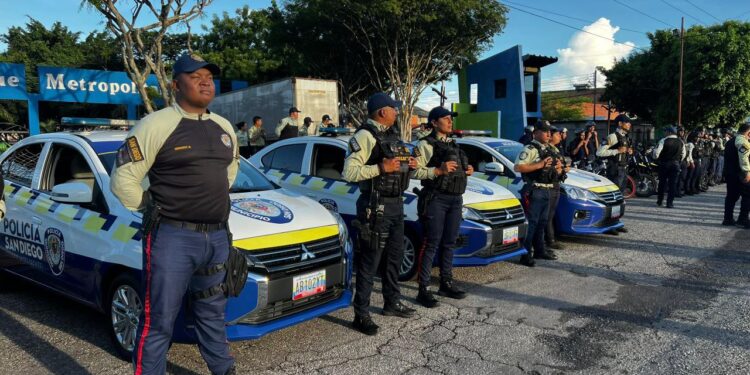 Alcalde León Jurado reactivó Brigada Ciclística y entregó tres radiopatrullas a Policía de San Diego