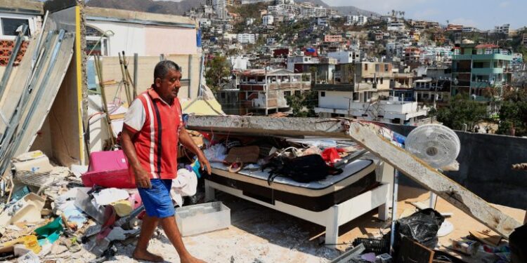 Asciende a 45 el número de fallecidos por el huracán Otis que impactó en el sur de México