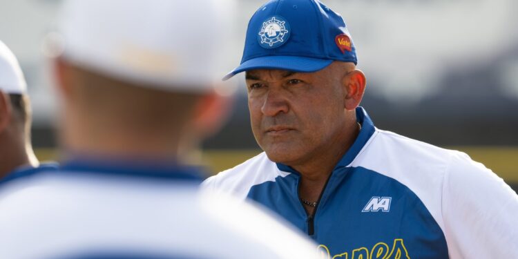 Miguel Cairo tomó el timón de Navegantes del Magallanes