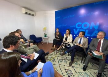El chavismo cuestiona que diplomáticos extranjeros se reunieran con María Corina Machado