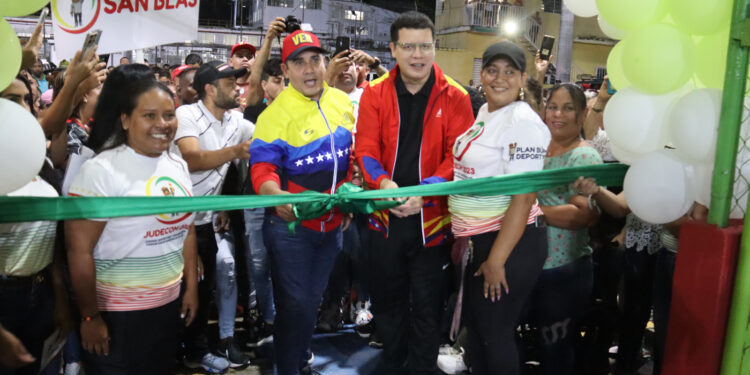 Alcalde Fuenmayor reinauguró dos canchas deportivas en la urbanización Michelena