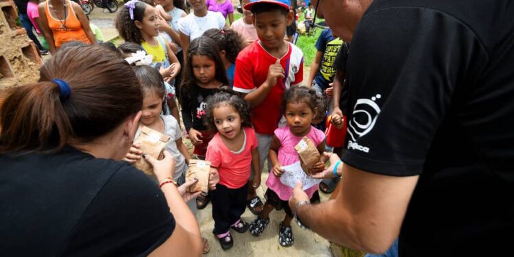 Mega Arepazo superó el récord con 68.816 arepas repartidas en Carabobo