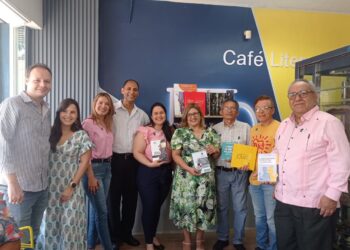 Café Literario de Librería La Alegría se inauguró con la presentación de la editorial Folios