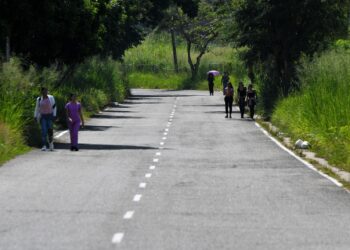 Estudiantes de la UC solicitan activar transporte interno: caminan casi 3 kilómetros para llegar a sus clases