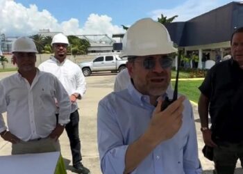 Gobernador Lacava reactivó planta de lubricantes en Guacara
