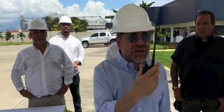 Gobernador Lacava reactivó planta de lubricantes en Guacara