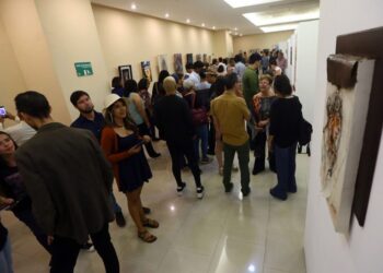 Más de 40 artistas noveles exhiben sus obras en el Salón Rotary