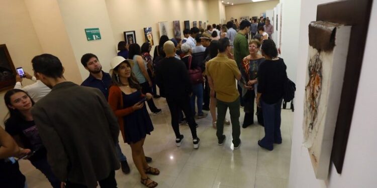 Más de 40 artistas noveles exhiben sus obras en el Salón Rotary