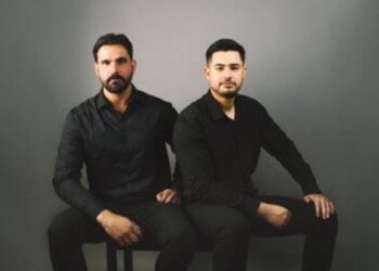 El dúo musical venezolano Santa Musa está de regreso con su reciente sencillo promocional «Aguita de Mar»