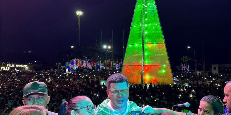 Alcalde Fuenmayor dio la bienvenida a las Navidades Felices con el tradicional encendido de luces en el Puente «El Boquete» de Valencia