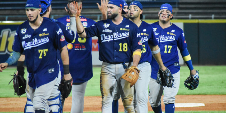 Luis Martínez encaminó triunfo de Magallanes sobre Águilas