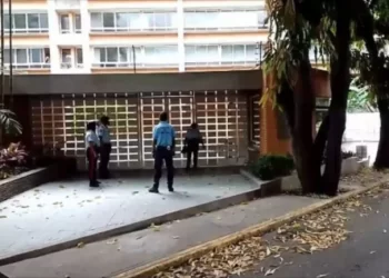 Hallan muerta a directora ejecutiva de la ONG Senos Ayuda, a su esposo e hija dentro de su apartamento