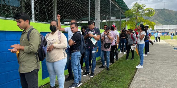 Más de cinco mil ciudadanos asistieron a la 8va. Feria de Empleo organizada por la Alcaldía de San Diego