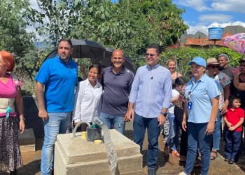 Alcaldía de San Diego y vecinos de Altos del Paraíso pusieron en funcionamiento pozo de agua
