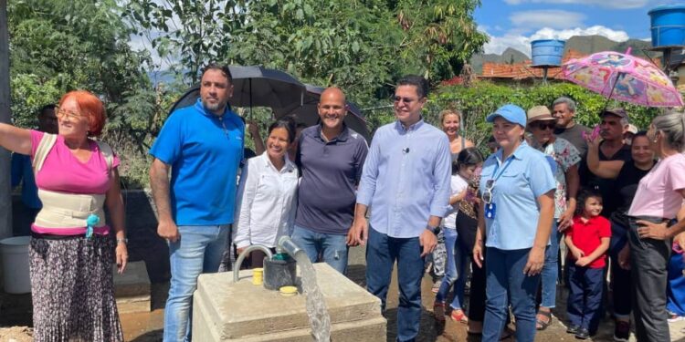Alcaldía de San Diego y vecinos de Altos del Paraíso pusieron en funcionamiento pozo de agua
