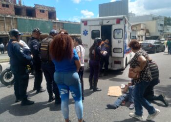 Arrollan a un adulto mayor frente a la Torre Banaven en Valencia