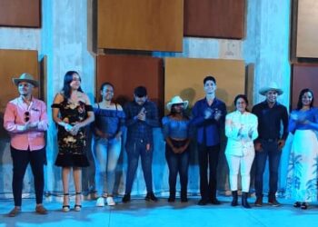 Valeria Ochoa y Diego Ortiz ganaron el Festival Institucional de la Voz Universitaria UC 2023