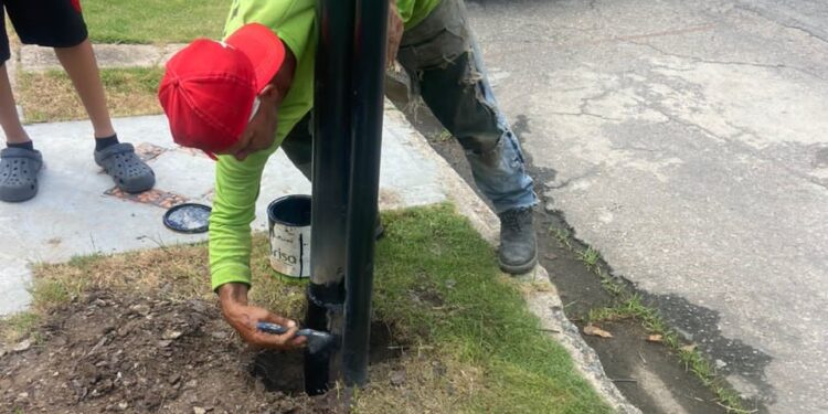 Alcaldía de Guacara ejecuta plan de rehabilitación de postes eléctricos